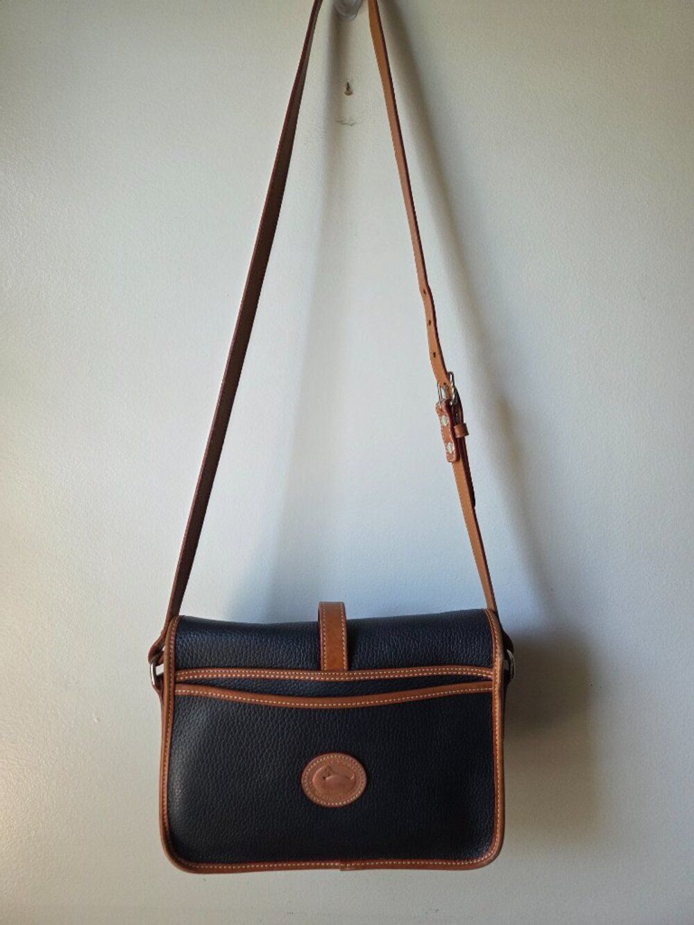EUC DOONEY & BOURKE THICK PEBBLED GENUINE LEATHER CROSSBODY BAG - Picture 3 of 16